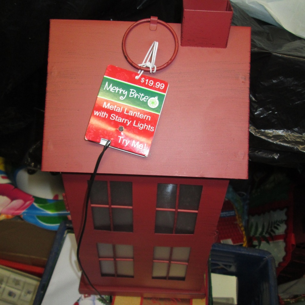 LIGHT UP HOUSE BATTERY OPERATED